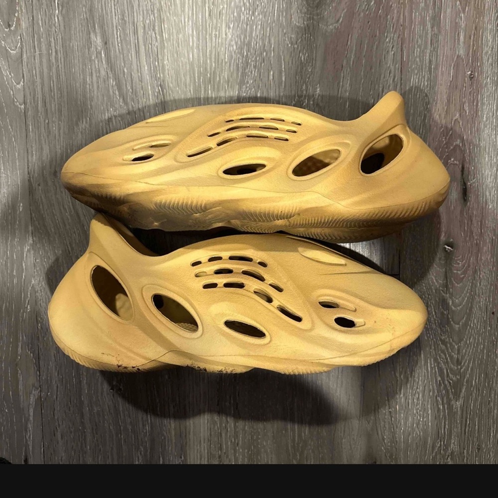 Yeezy Foam Runner in Tan